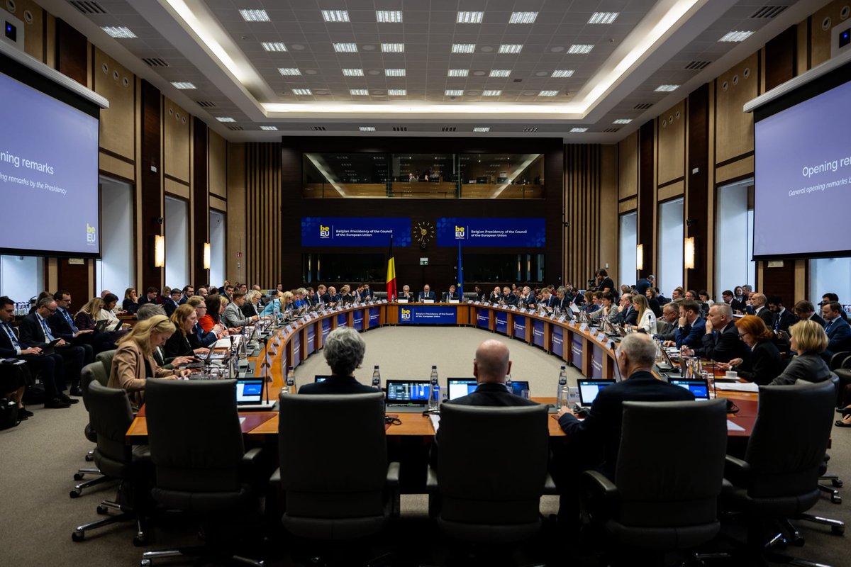 MDAmbEU's tweet photo. First-ever 🇲🇩 participation at 🇪🇺 Energy Ministerial Council is a new stage in 🇪🇺&amp;🇲🇩 energy dialogue. Minister @VictorParlicov spoke about importance of accelerating 🇲🇩&amp;🇪🇺 electricity interconections. Integrating 🇲🇩 into 🇪🇺 grid planning is key element to join EU energy market. https://t.co/9lD21L2p9z