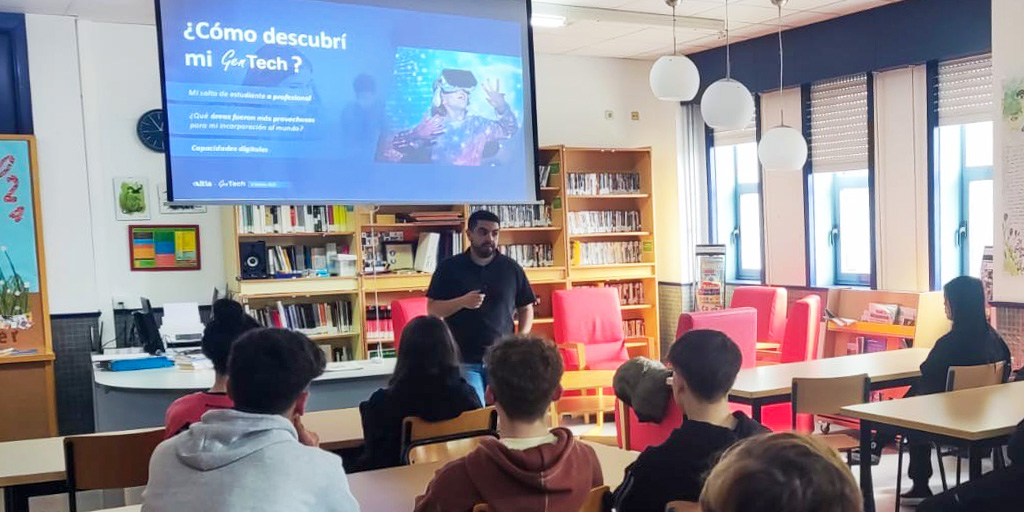 WeAreAltia's tweet photo. ¡Diego también estuvo activando genes tecnológicos 🧬!
La semana pasada llevó #Gentech el IES Marqués de Sargadelos (📍Cervo) tratando de impulsar las vocaciones STEM de sus alumnos 🚀.
#DigiTalent @amtega #somosAltia https://t.co/PXFRu9Y4MU