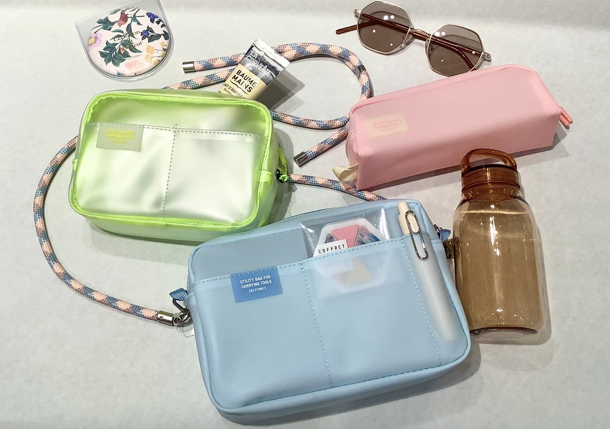 さらりとした素材にぷっくりとした風船のようなフォルムが個性的なポーチ、インナーキャリング「ポップ」に新カラーが登場。晴れやかな気分になれる、ライトピンク・ライトブルー・クリアイエローの3色が仲間入りです。