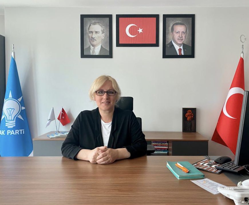 akkadineyup's tweet photo. EYÜPSULTAN için nöbetteyiz. 🇹🇷

Bugün, İlçe Başkanlığımızda Yönetim Kurulu Üyemiz  Figen Dikker nöbetçidir. 

Nöbet Saatimiz: 
⏰ 11.00-16.00

✍️ Soru, görüş ve önerileriniz için İlçe Başkanlığımızı ziyaret edebilir; 

☎️0212 418 51 96'yı arayabilirsiniz. https://t.co/J3fYfCkzuR