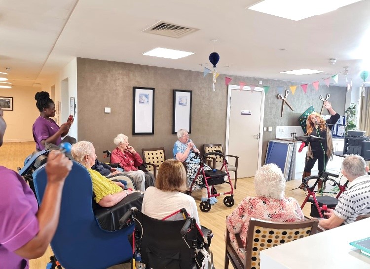 Mayflower_Court's tweet image. Residents enjoying another great music session with the lovely Kim. #Singing #music #groupactivity @Mayflower_Court @AnchorLaterLife @carehome_co_uk @NAPAlivinglife