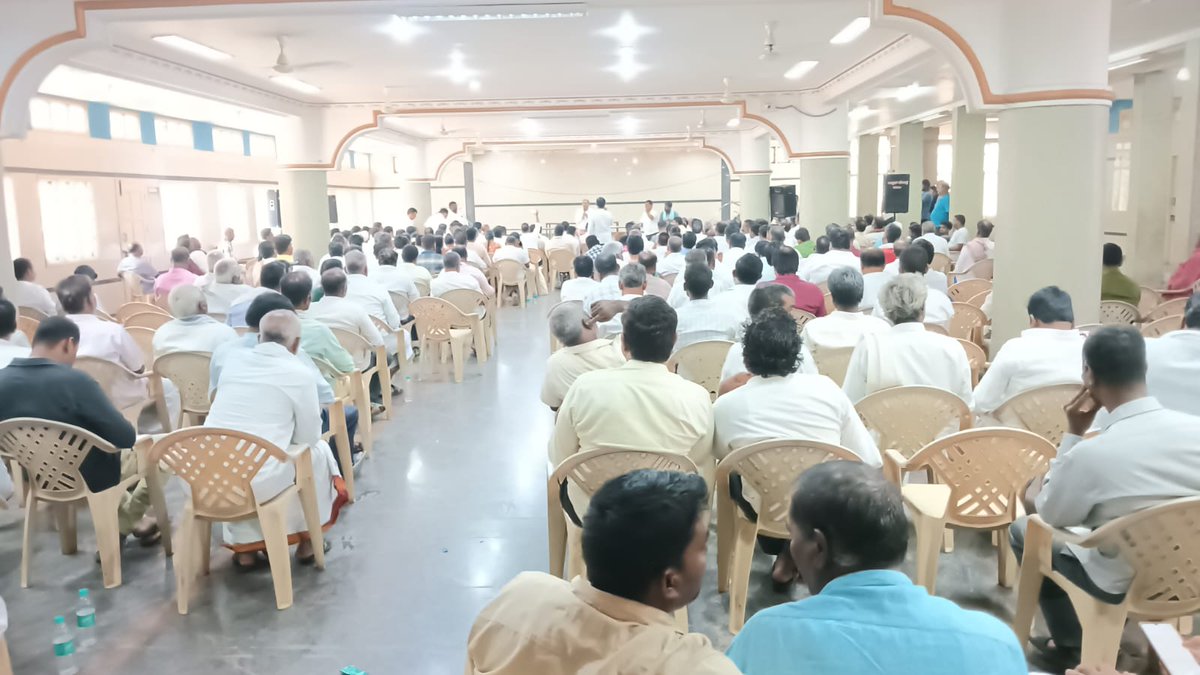 ದಾವಣಗೆರೆ ಲೋಕಸಭಾ ಕ್ಷೇತ್ರದ ಕಾಂಗ್ರೆಸ್ ಅಭ್ಯರ್ಥಿ ಡಾ.ಪ್ರಭಾ ಮಲ್ಲಿಕಾರ್ಜುನ <a href="/DrPrabhaSSM/">Prabha Mallikarjun</a> ರವರ ನಾಮಪತ್ರ ಸಲ್ಲಿಸುವ ಕಾರ್ಯಕ್ರಮ ಕ್ಕೆ ಹರಿಹರ ತಾಲ್ಲೂಕಿನಿಂದ ಕಾರ್ಯಕರ್ತರು, ಮುಖಂಡರು ಹೆಚ್ಚಿನ ಸಂಖ್ಯೆಯಲ್ಲಿ ತೆರಳುವ ಬಗ್ಗೆ ಇಂದು ಹರಿಹರ ನಗರದಲ್ಲಿ ನಡೆದ ಸಭೆಯಲ್ಲಿ ಭಾಗವಹಿಸಿ ಸಲಹೆ ಸೂಚನೆಗಳನ್ನು ನೀಡಲಾಯಿತು. <a href="/dvgmallikarjun/">SS Mallikarjun</a>