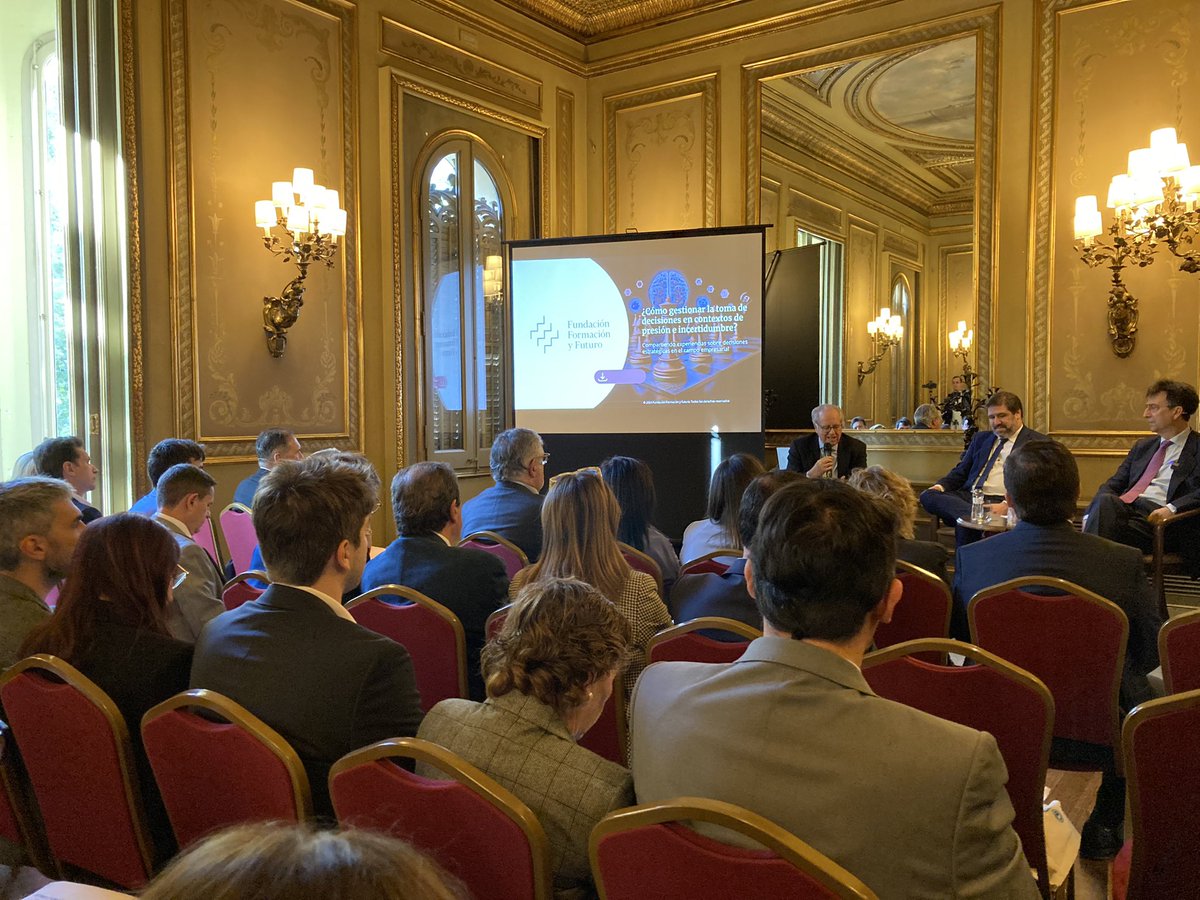 fundacion_ff's tweet photo. Gran encuentro en el @Circuloecuestre - Aprendemos a gestionar la toma de decisiones en contextos de presión e incertidumbre!
¡Gracias! #FernandoCasado, @illescasmiguel , #CesarFerrer, #PabloGalli & @IGEMABUSINESS https://t.co/GZGUVEdsc9