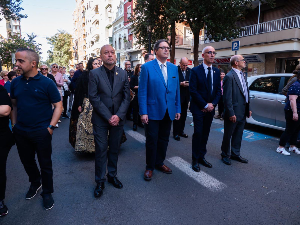 La visita de la Imagen Peregrina de la Virgen de los Desamparados, en honor al 50 aniversario de la Agrupación de Fallas del Marítimo. Tuvimos el placer que el Secretario General Sergio Duval asistió a la procesión. Fue un día especial y emotivo. 

Fotos: Luis Agüera López