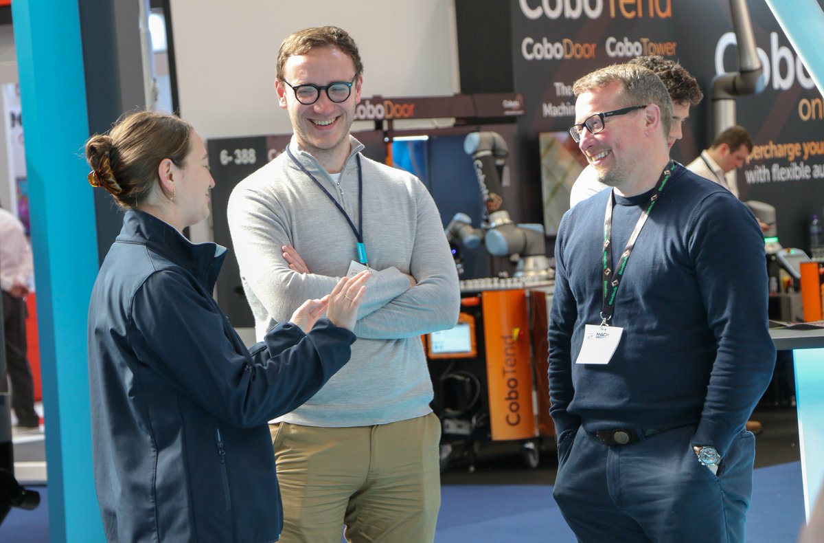 Our @SiemensUKNews #DigitalThread event at #MACH2024 yesterday brought some new and familiar faces to the AMRC stand🧵 Missed the event, but want to increase your business efficiency? We're here all week at stand 6-160. Come and speak to our experts👉 amrc.co.uk/digital-thread