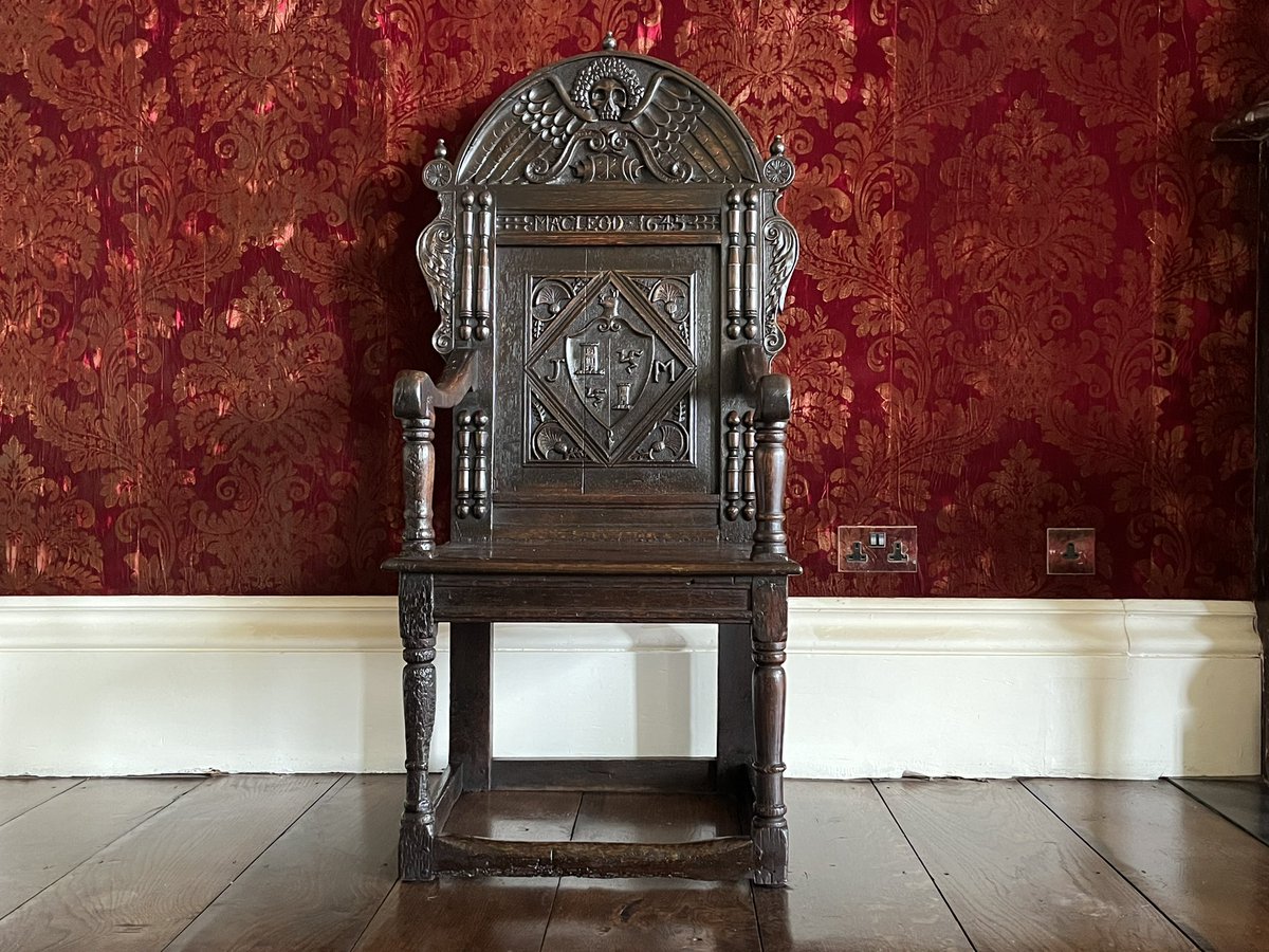 We recently acquired what is now one of the oldest pieces in the castle collection. This imposing Scottish Armorial wainscot oak chair belonged to John Ian Mor MacLeod (16th Chief). It is dated 1645, bears his name and coat of arms. @VisitBritain @VisitScotland #dunvegancastle