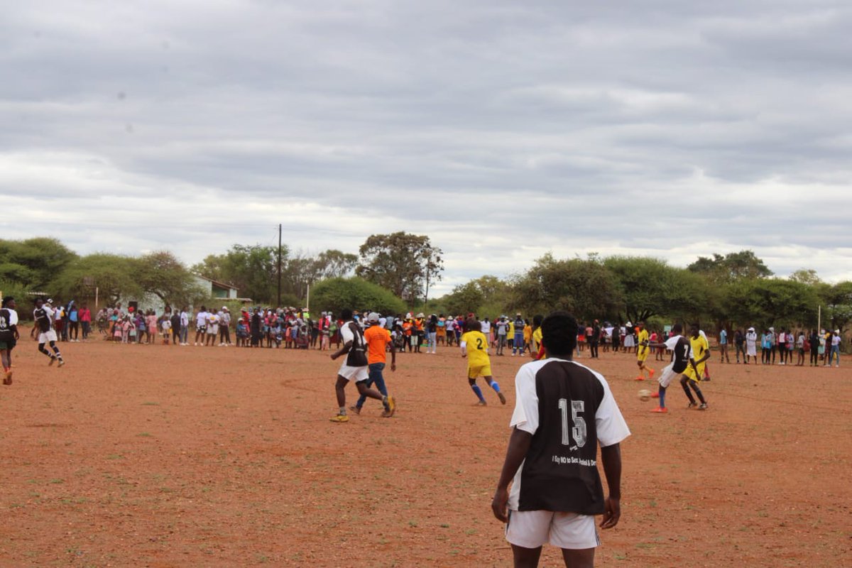 #MobilisingCommunities CWGH-trained gender justice champions to disseminate information on GBV, menstrual hygiene & family planning at a Sports Gala in Bubi District, Mat North province @MoHCCZim @Itairusike @12Asiba @centreforyouths @CAID_Zimbabwe @BuheraResNet @khumalomongi