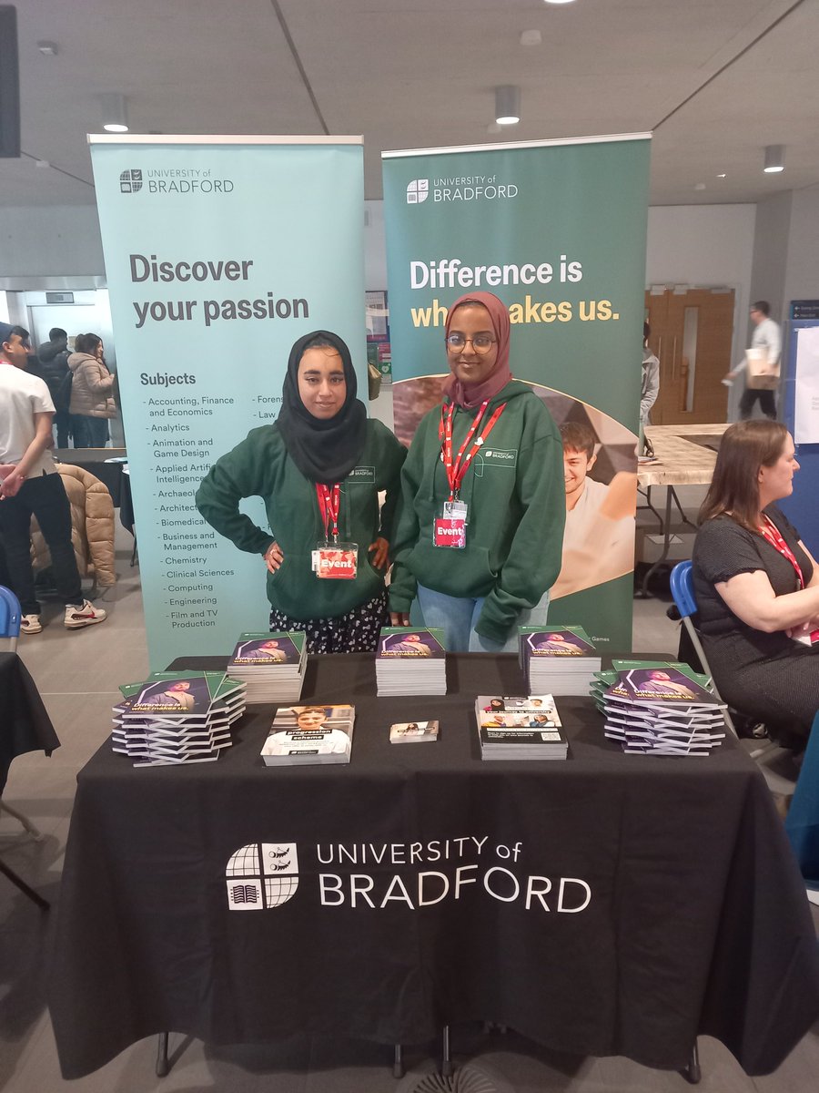 Dee and Syeda are back at their old college @BradfordCollege with Anna for today's careers fair! Looking forward to chatting to lots of students today😊