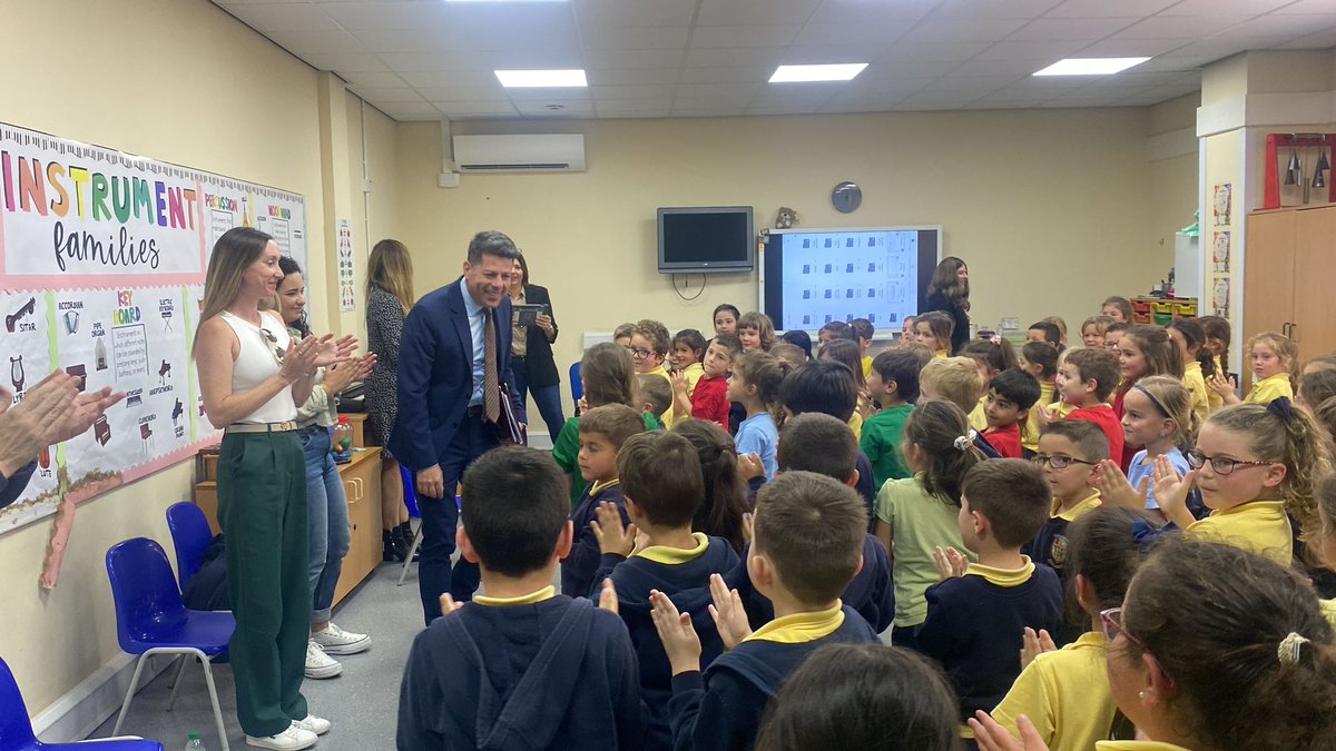 FabianPicardo's tweet image. I was at St Joseph's lower primary as part of their "Famous for 5 minutes" class.  I told the kids about what I do.  My daughter's look of pride when she saw me come into the class is, without doubt, THE proudest moment of my life and career. #LittleThings #LittleOnes