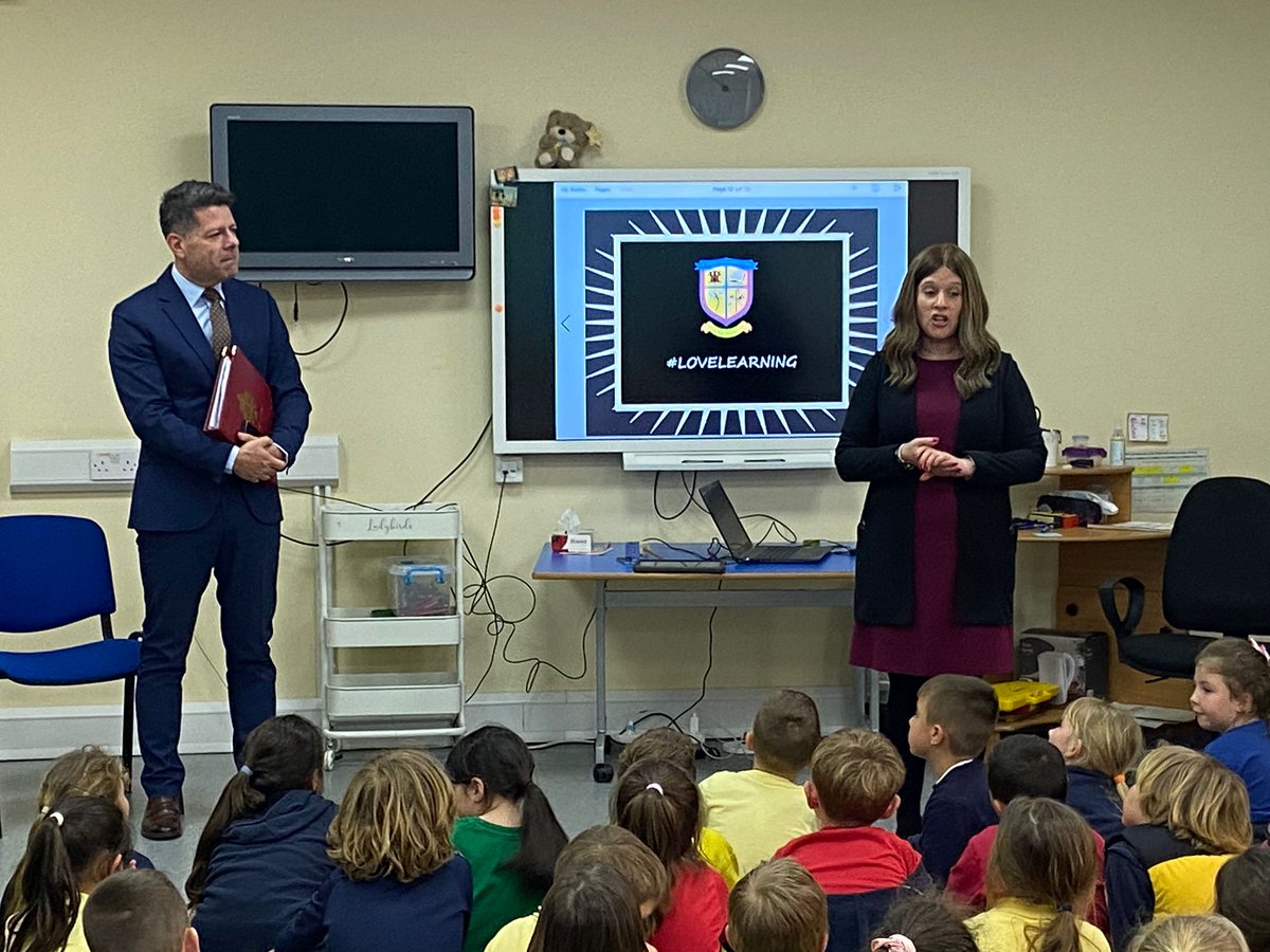 FabianPicardo's tweet image. I was at St Joseph's lower primary as part of their "Famous for 5 minutes" class.  I told the kids about what I do.  My daughter's look of pride when she saw me come into the class is, without doubt, THE proudest moment of my life and career. #LittleThings #LittleOnes