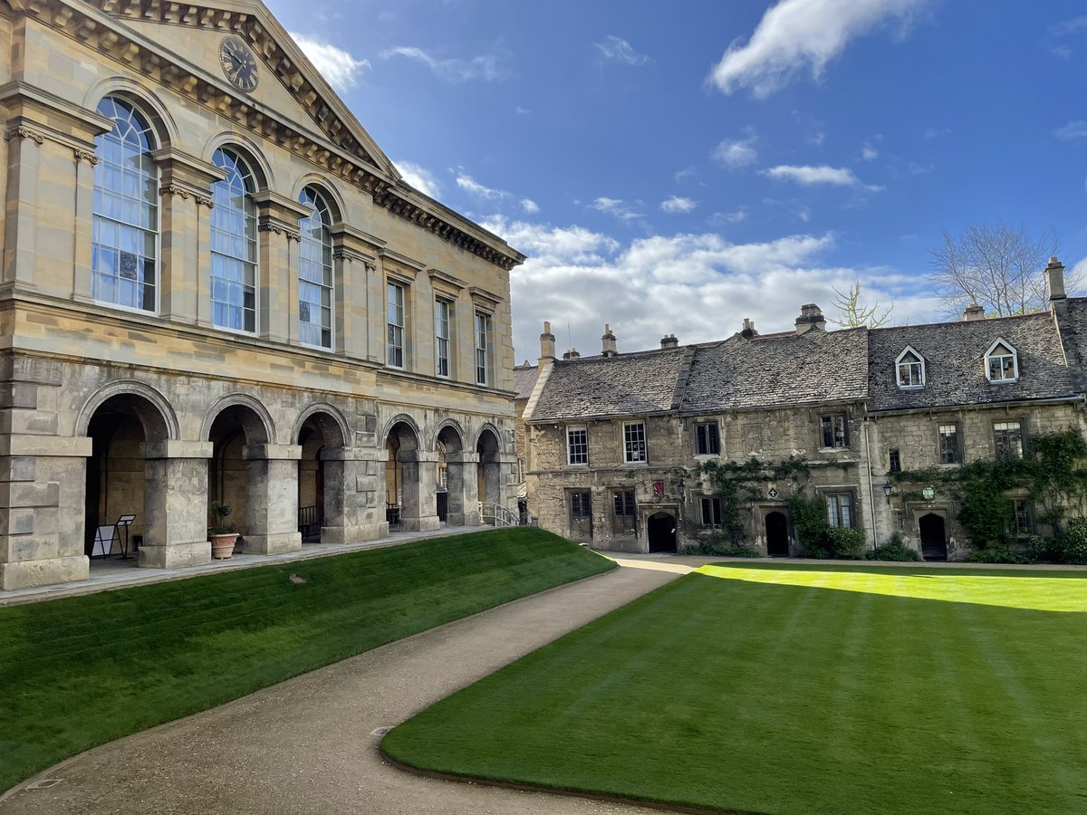 We’re here @WorcCollegeOx for the Psychiatry Dept away day. Starting with our Head of Dept @BLennox4 recounting the department’s groundbreaking history and looking forward to more world-leading research activity in the year ahead. Follow #PsychAwayDay for updates