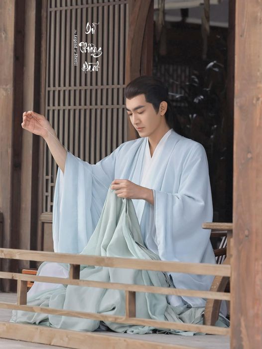 Chuyện kể rằng nhà nọ có anh chồng hiền lương thục đức, quanh năm miệt mài ở nhà vá áo để vợ ra trận chinh chiến sa trường. Dù có hơi già, nhưng vẫn dư sức làm chùm nho.
Và người chồng đấy chỉ có trong phim thôi không có ngoài đời thật đâu nha mọi người