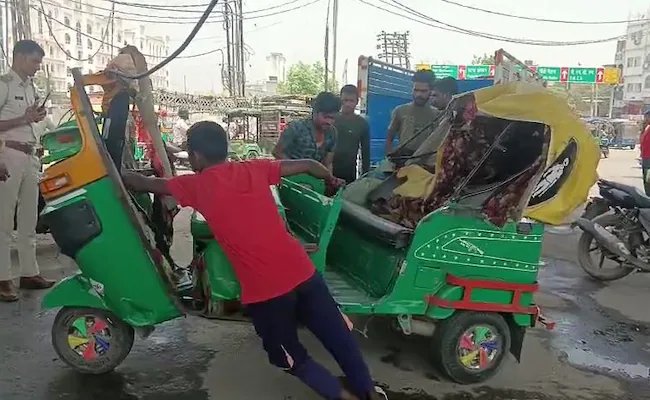 #Bihar : 7 Killed by a speeding Auto.The auto hits JCB Crane in #Patna #TheRealTalkin