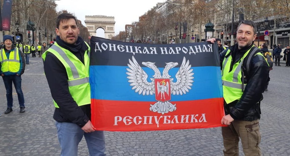 Petit rappel. Gilets Jaunes. Novembre 2018. Patriotes ? Oui, patriotes russes défilant sur nos Champs-Elysées. Et vous voulez voter pour ça ?