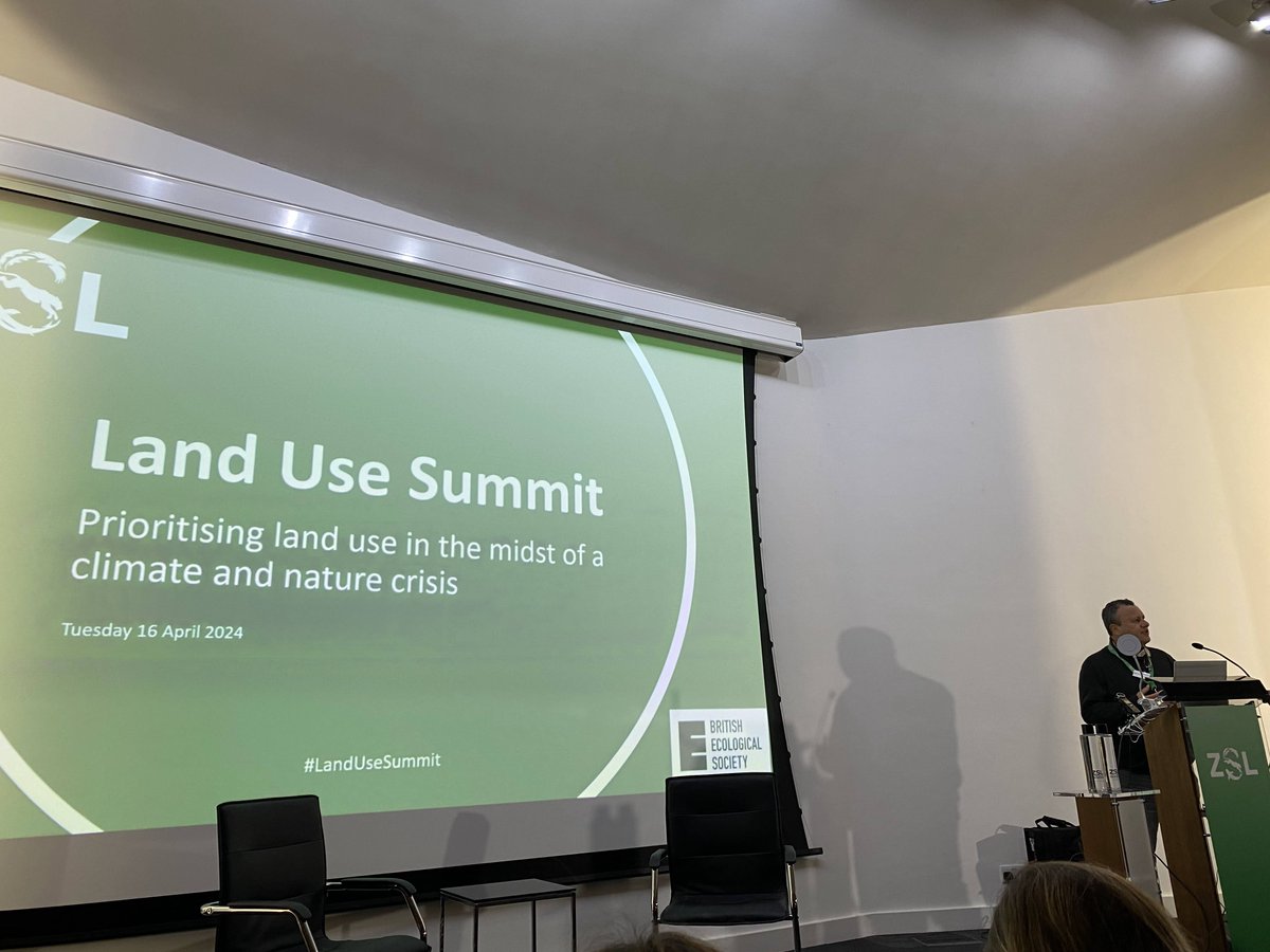 🗣️'We don’t have enough land to do everything we need to do. We certainly don’t have enough land if we’re not smart and data driven.' @matthewsgould opens the #LandUseSummit, adding that a big issue with land use is siloed planning from different departments. @ZSLScience