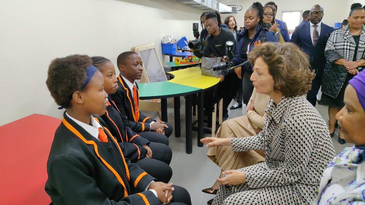 With SA celebrating #30YearsOfFreedom, it's only fitting that Ms Azoulay visits a school in Soweto, one of the most significant locations related to the struggle against apartheid. Dr Phumzile Mlambo-Ngcuka, @go2uj's Chancellor, took her on a tour of Funda UJabule Primary School.