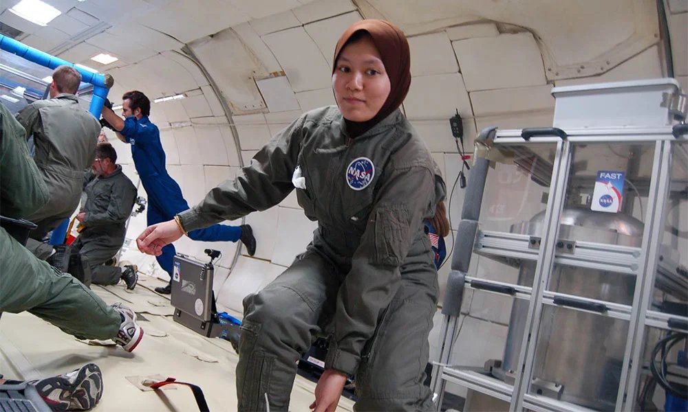 richardker's tweet photo. In Wakanda, she would be the top scientist there.

Because she’s the expert of Vibranium.

In our world, a similar material is called graphene.

And she’s a leader in this field.

Here’s the amazing story of Dr Amani Salim @kenisalim. 🧵🇲🇾🫡 https://t.co/zzdpchf86I