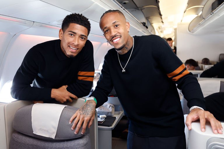 Jude Bellingham &amp; Eder Militão on the plane to Manchester ✈️🏴󠁧󠁢󠁥󠁮󠁧󠁿 #HalaMadrid #UCL