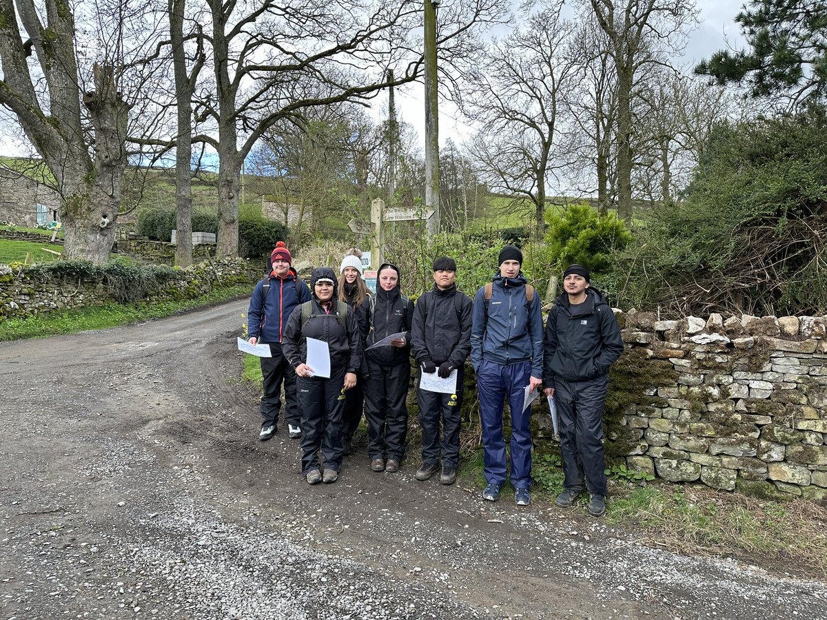 DofEWNAT's tweet photo. Day 1 all Gold groups away in good spirits! Cold windy day in the hills! Route planned and teamwork great ! @EDP24 @YourLocalPaper @GrahamLodge1 @DofECentral @SHSKingsLynn @Smithdon_High @MarshlandHigh @StClements https://t.co/jANxJFfcwr