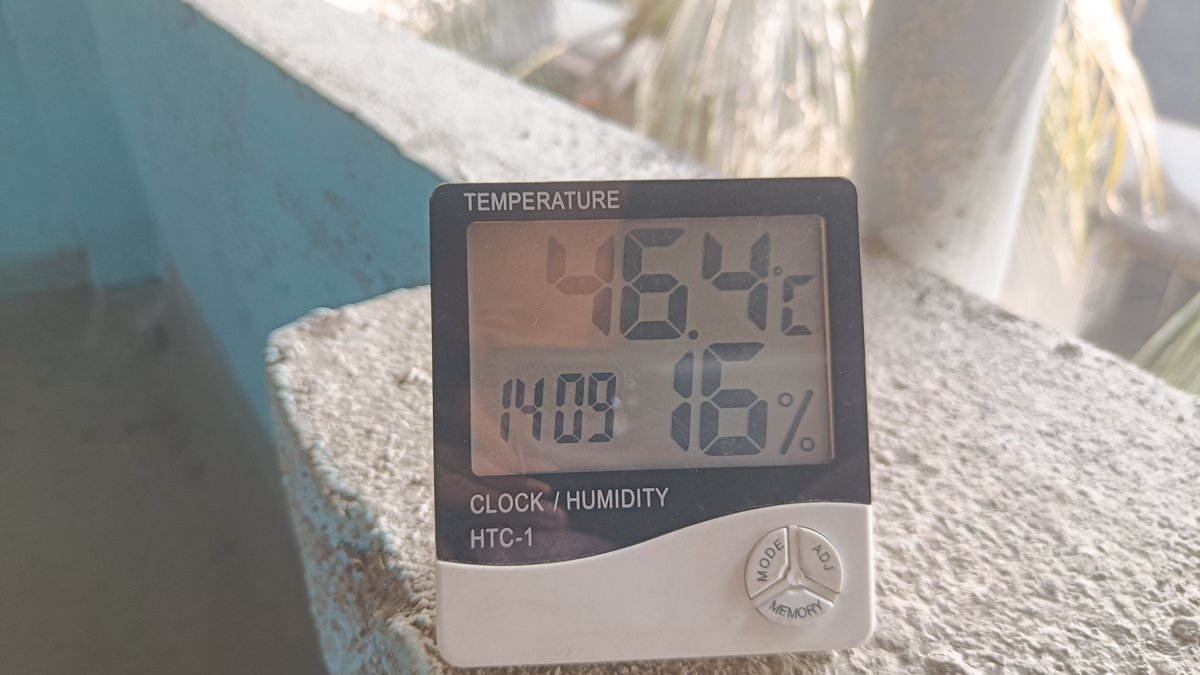 Took the thermometer to the building terrace #HeatWave