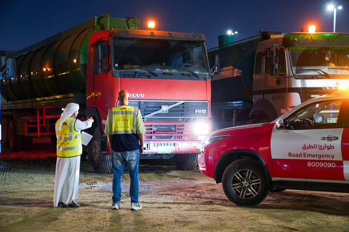 صور من جهود فرق هيئة الطرق والمواصلات خلال الأجواء الماطرة في #دبي.