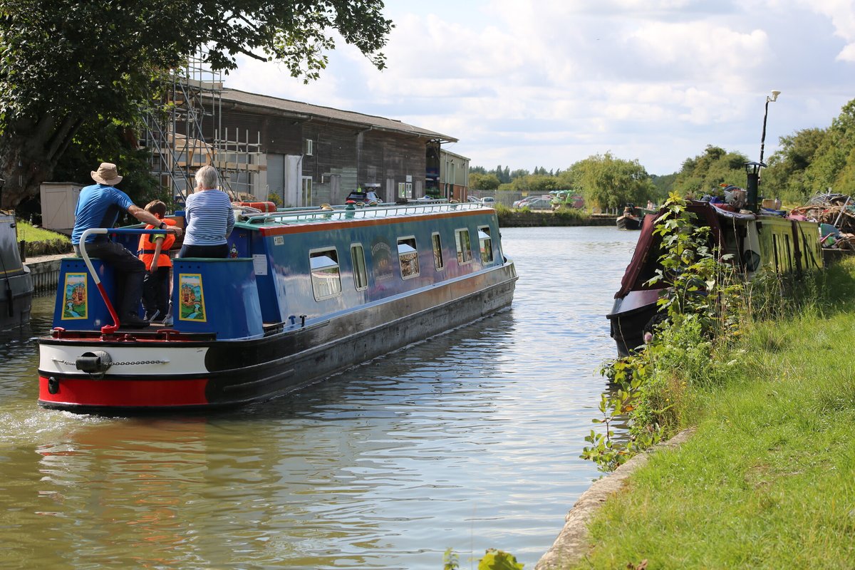 As daylight lingers and the weather warms, many of you will be planning your holidays around the network. Take a look at our tips and tricks for boat maintenance to help you on your journey. 🛠️⛵ 👉ow.ly/Qsea50Rc8Lf