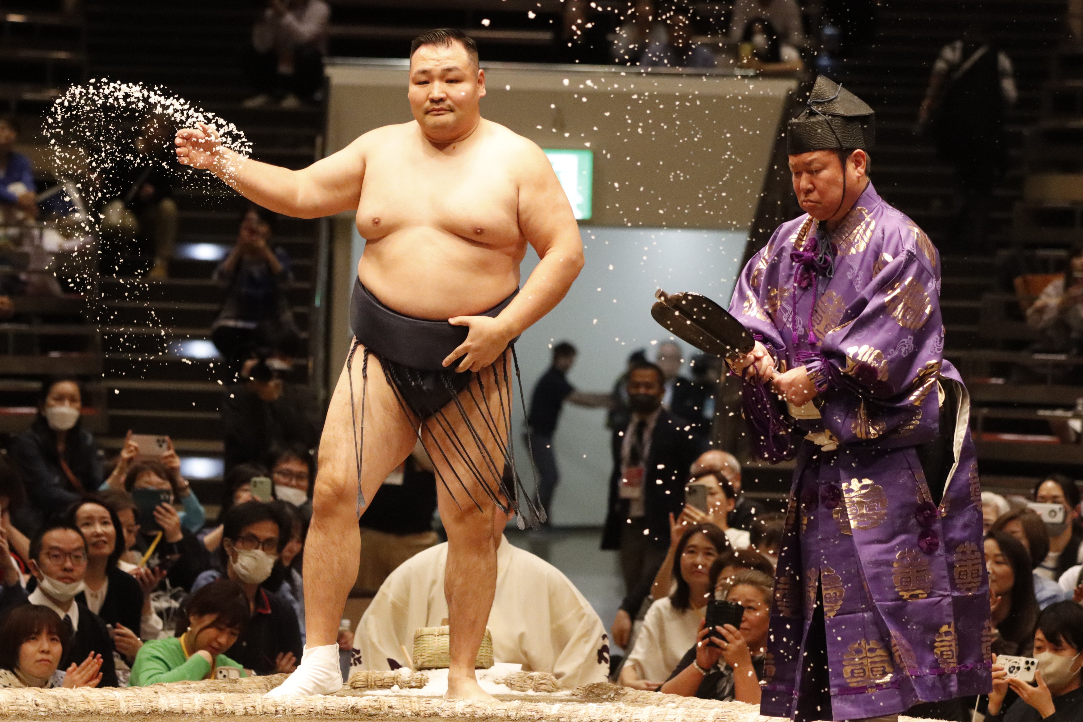 日本愛国連合会 日本国 防衛大綱 我が国是と為す 定価60,000円 希少本 m85901999952_1.jpg?1705372991