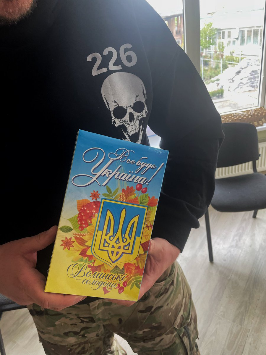 Сьогодні до нас в Ангар спеціально заїхав командир 226 бригади зі своїми хлопцями, щоб познайомитися. 
Їхали довго, тому особливо якось тепло і приємно 💔