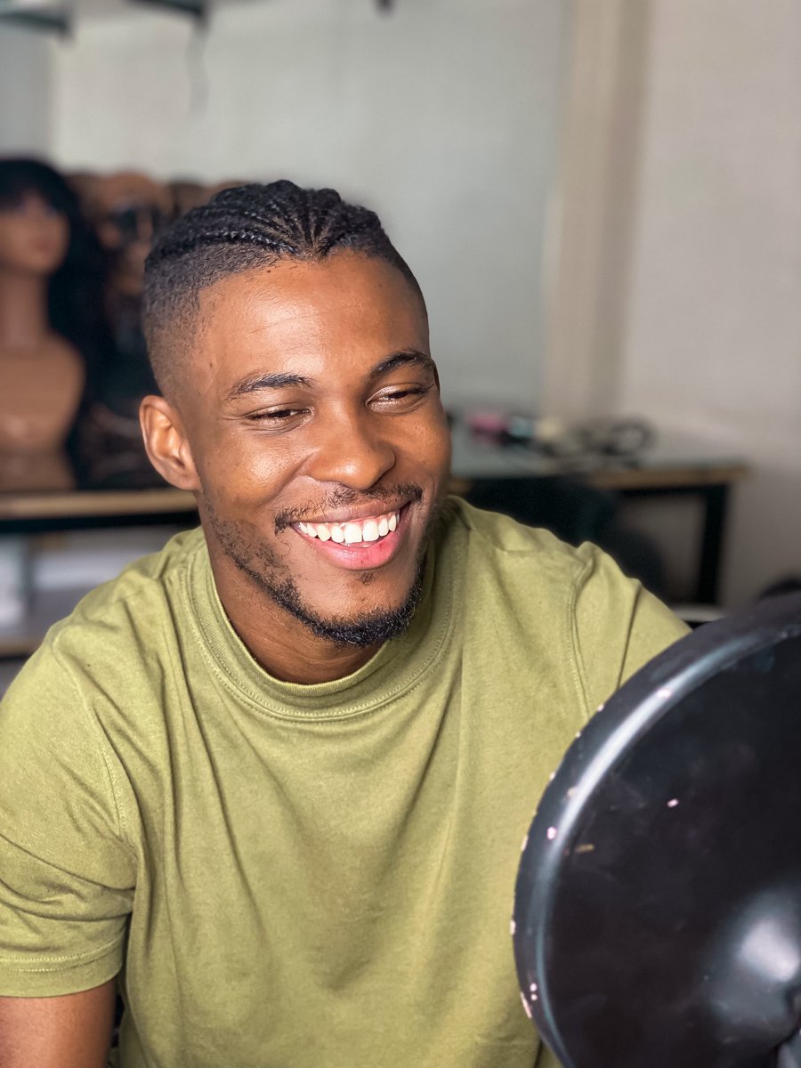 Tanilson_Simoes's tweet photo. Feliz aniversário pra mim ❤️🥺🎉
Obrigado Deus por mais um ano de vida, sou grato por tudo que tem acontecido na minha vida. Que venham mais longos anos de vida ❤️🙏🏽 https://t.co/rrhZLJq1WS
