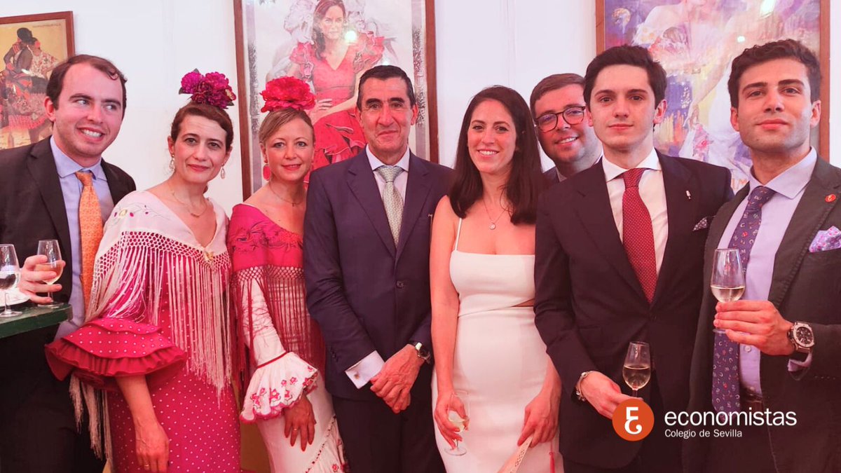 EconomistasSE's tweet photo. En el encuentro organizado por los Economistas de Sevilla en la #FeriadeAbril24, recibimos la visita de destacadas personalidades del ámbito económico. 

Un acto enriquecedor para impulsar la colaboración para el desarrollo y fortalecimiento de nuestra profesión y nuestra ciudad. https://t.co/XSoYg6eBtT