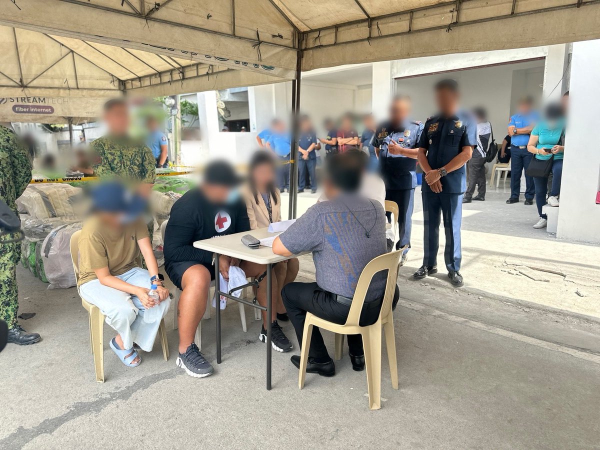 Nakatakdang i-inquest ang suspek na naaresto kasabay ng pagkakasabat ng higit P13-B halaga ng ilegal na droga sa isang police checkpoint sa Brgy. Pinagkurusan, Alitagtag, Batangas. (📷: PNP PIO) | via @RayaCapulong