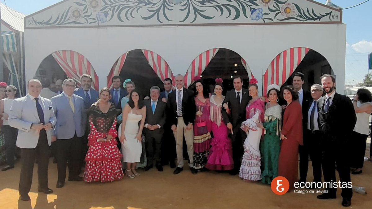 EconomistasSE's tweet photo. En el encuentro organizado por los Economistas de Sevilla en la #FeriadeAbril24, recibimos la visita de destacadas personalidades del ámbito económico. 

Un acto enriquecedor para impulsar la colaboración para el desarrollo y fortalecimiento de nuestra profesión y nuestra ciudad. https://t.co/XSoYg6eBtT