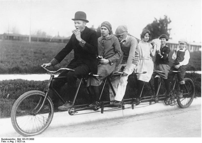 LaraWeissRPM's tweet photo. Teambuilding im @rp_museum Wir haben uns beim @STADTRADELN angemeldet 📷📷
Motto: "Wir strampeln uns fürs RPM ab" 📷
#RPMakeover #RPMTeam https://t.co/pYQw4527tT