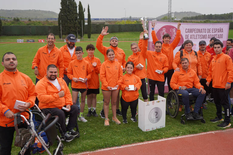 Se ha celebrado el Camp. de España por autonomías de atletismo y la selección Valenciana consiguió una 🥈 con un equipo compuesto por grandes atletas que nos van a dar muchas alegrías. Hoy en la #lanostraflama @apuntesports nos visita @guacharrillo la técnico del equipo.