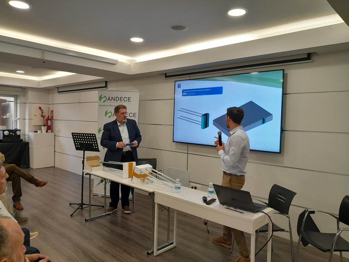 andece_general's tweet photo. Extraordinaria demostración práctica del empleo de las fijaciones de #Recense para balcones prefabricados de hormigón. Una solución técnica eficiente, segura y limpia https://t.co/HH5x1b1Vbn