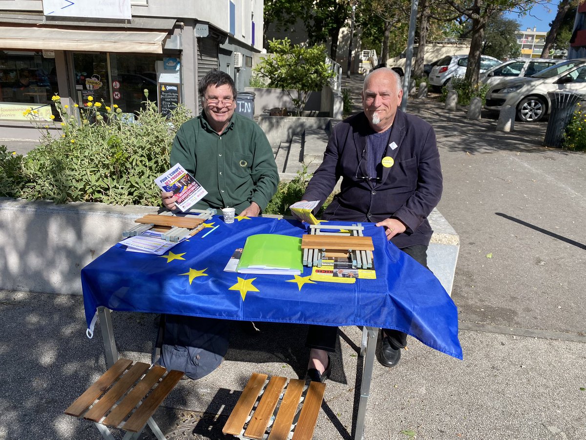 Hérault-Europe Deuxième matinée au Petit Bard #Montpellier pour rencontrer les habitant-e-s et parler du concret de l’🇪🇺 dans notre quotidien : financement des tableaux interactifs pour les écoliers, des ordinateurs pour les collégiens ; de matériel hospitalier dans les CHU …