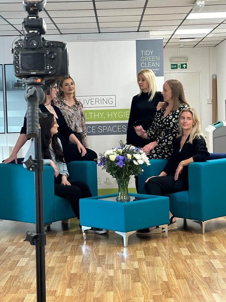 TidyGreenClean's tweet photo. Our new website shots didn’t happen by accident and here’s a behind the scenes sneak view of the team making sure the set looks just right! Thanks to Gregor Ksiazek for all you did.

#newwebsite #teamwork https://t.co/6h27xJJ2bW