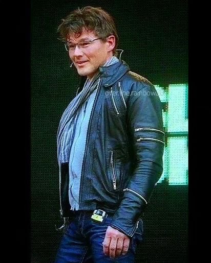 #ahaeveryday ＃毎日アーハ　#mortenharket  #waaktaarpal #magnef #AHA  #イケおじ
ジッパーの沢山ついた ジャケットを着こなすモー様😎