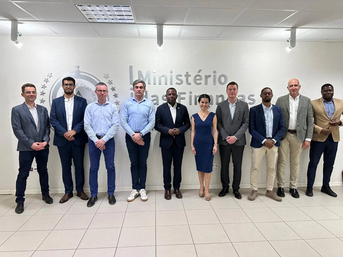 🇨🇻 - Visite de 3️⃣ représentants de l'écosystème des start-up du 🇱🇺 au 🇨🇻, dans le cadre du programme 'Emploi et employabilité'. 🚀🤝 L'occasion de renforcer les liens entre les deux pays et d'explorer les synergies potentielles entre leurs écosystèmes de start-up. #LuxAid