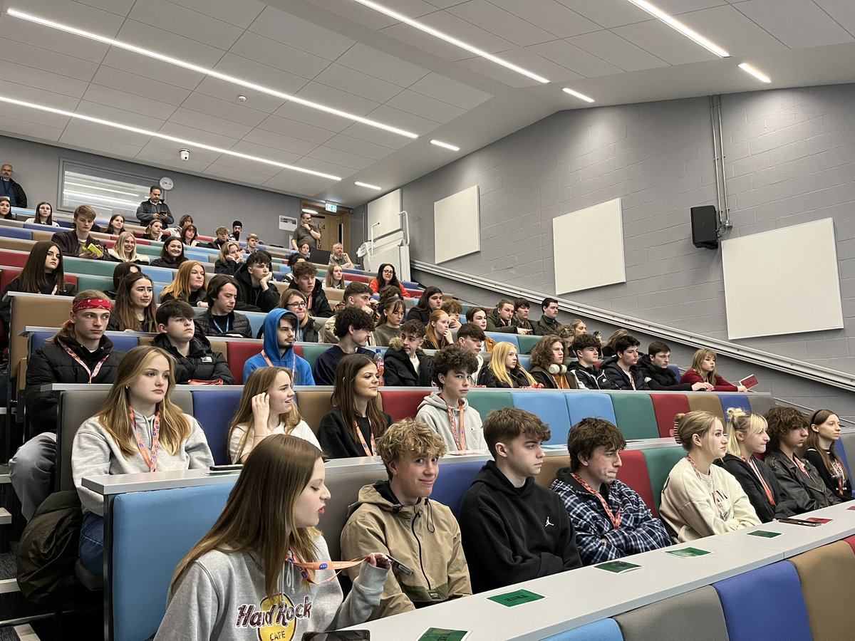 Great to team up with @BBCYoungReport project for a media skills day @uniofeastanglia with students from @norwichcollege @WestSuffolk @tsas_norwich in session one learning about “fake news” and disinformation. 1/