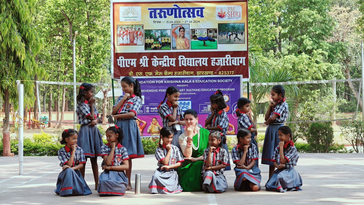 Workshop on KATHAK dance conducted at PM SHRI KV BSF Hazaribagh in colabration with NTPC.  #Kathak #IndianClassicalDance #KVPerformances'