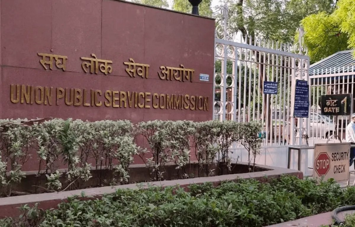 #UPSC | The final result of the Civil Services Examination (CSE), 2023 has been declared today, 16th April.

♦️ Aditya Srivastava has secured the first position in the Civil Services Examination, 2023. Animesh Pradhan secured the second rank and Donuru Ananya Reddy stood third.
