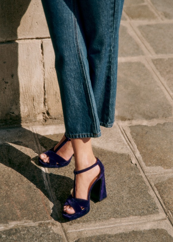 The platform edit: see our favourite sandals taking us into spring/summer inc these velvet ones @SEZANE_PARIS #platforms #sandals bit.ly/3VYvvy0