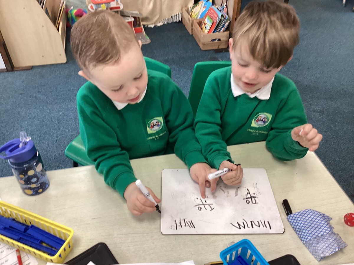 We have enjoyed making 2 digit numbers in our maths lesson today and comparing them with a partner to see which is bigger. @aetacademies @MbroCouncil @ Tees_Issues @CNicholson_Edu @Claire_Heald @vianclark @teessidecharity @shonetteBason @ArkCurriculum