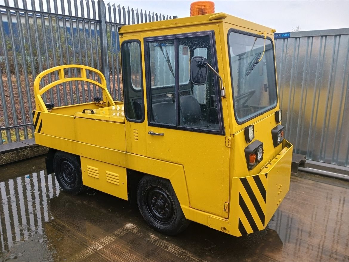 🚜✈ Exciting news! #EnProUK is offering an aircraft tug up for sale as we demobilise one of our projects. Interested or know someone who might be? Contact david@enprogroup.co.uk for details. 📧🛩 #ForSale #AircraftTug #OpenToOffers