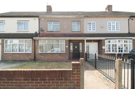 3 Bedroom Terraced House for Sale in Rainham Offers over £360,000
anglowideestates.co.uk/notice.php?q=1…