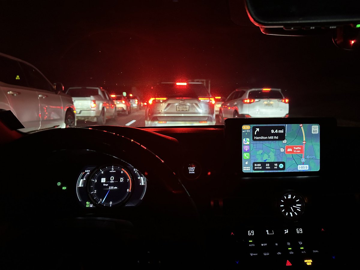 DDYSMRF's tweet photo. Bruh, it’s 5am. I go to work this early to avoid this shit. https://t.co/bSDE5jil9j
