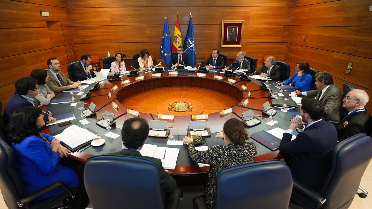 justiciagob's tweet photo. El ministro @felixbolanosg ha presidido hoy el Consejo de Seguridad Nacional.

🔸Durante la reunión, de carácter extraordinario, se ha emitido informe favorable del Esquema Nacional de Seguridad de redes y servicios 5G. https://t.co/soCV1FrSCG