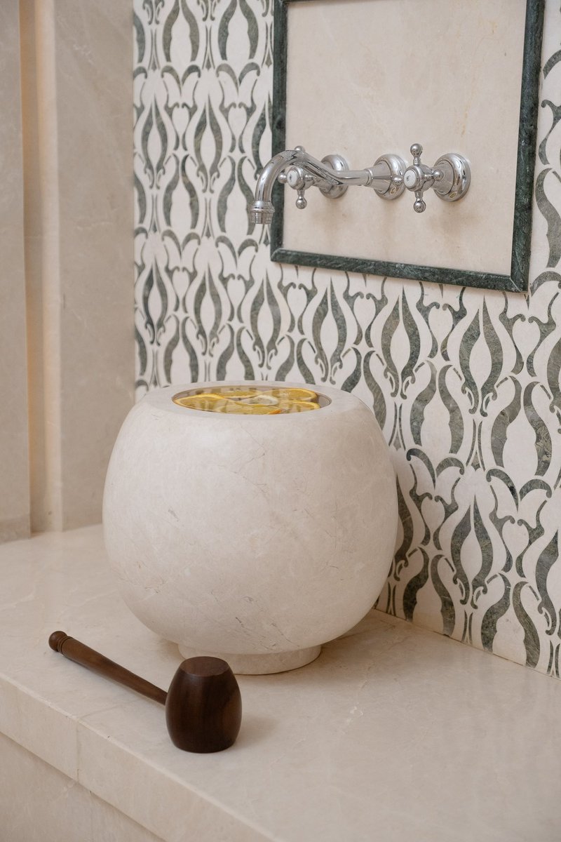 لمسة فنية في كل زاوية.

A touch of artistry in every corner. 

#TheChediKatara#GHM#Spa