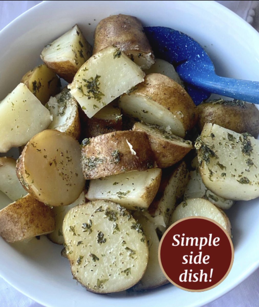 Recipe➡️ thesouthernladycooks.com/microwave-pars… Microwave parsley potatoes recipe is a simple side dish you can make on a busy weeknight in just a few minutes and is also good for any meal. #potatoes #dinner